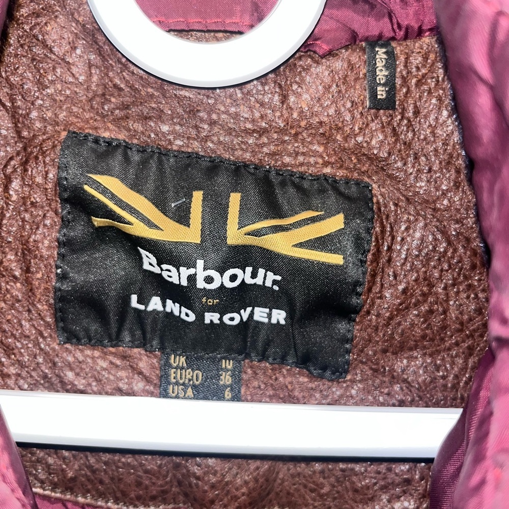 Barbour for Land Rover women’s Quilted Burgundy Vest - Picture 3 of 3